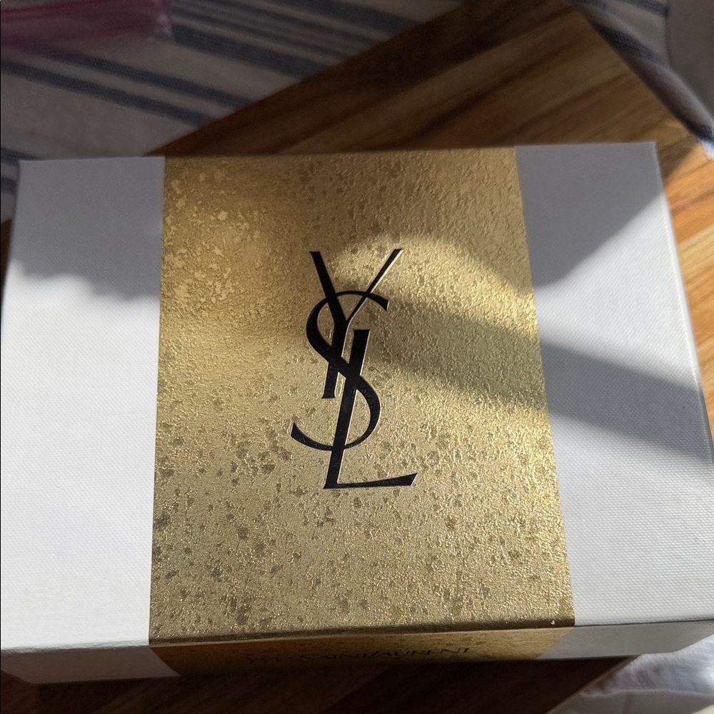 Yves Saint Laurent Mon Paris Gift Set — Pink Gradient Bottle with Black Bow - Picture 2 of 13